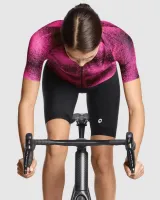 dámský dres ASSOS UMA GT Jersey ZEUS Fluo Pink (4)
