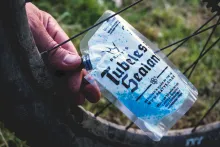 bezdušový tmel Peaty's Tubeless Sealant 120 ml (1)